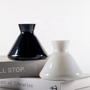 Bouteille diffuseur d'arômes conique élégante en verre de 200 ml, rechargeable, pour huiles essentielles et bâtonnets parfumés, idéale pour la maison ou la salle de bain - Product Image 5