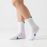 Chaussettes de badminton personnalisées avec logo, respirantes, mi-mollet, plusieurs styles, chaussettes de sport pour sports en salle