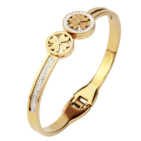 Bracelet en acier inoxydable plaqué or à quatre pièces, design trèfle à quatre feuilles, luxe léger, classique, bracelet superposé pour femme, anniversaire