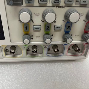 Oscilloscope Keysight DSOX2024A reconditionné d'occasion, 200 MHz, 4 canaux analogiques, testé et en bon état avec calibration ISO17025 et certificat - Product Image 1