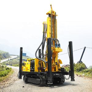 Foreuse pneumatique DTH sur chenilles de 200 m à 300 m de profondeur pour forage de puits d'eau, machine de forage entraînée par un moteur diesel - Product Image 2