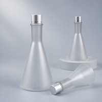 Flacon en PET de 300 ml de style Erlenmeyer, givré, conique, pour lotion hydratante, avec bouchon en aluminium argenté
