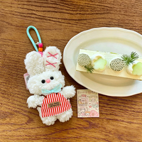 En gros Porte-clés en peluche lapin bouclé mignon avec jupe écossaise, pendentif animal pour sac et décoration de sac à dos, cadeau surprise