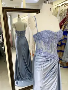 2025 all'ingrosso corsetto blu polveroso senza maniche ricamato a mano plissettato in raso lucido sirenetta abiti da sera da ballo