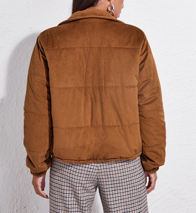 Venta al por mayor de abrigos personalizados para mujer, chaquetas acolchadas de pana para invierno, chaquetas hinchadas de algodón cálidas para otoño con forro de nailon - Product Image 4