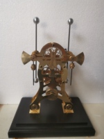 Horloge de mer Devon Grasshopper à mécanisme à double pendule et fuseau, cadran en porcelaine grand format, dorure 24 carats, avec socle standard