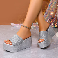 Pantoufles d'été à paillettes pour femmes, avec talons inclinés, semelles épaisses, sandales pour femmes, version coréenne, de loisirs, à la mode, collection 2020