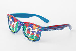 แว่นตากันแดดแบบพินโฮลกรอบสีฟ้าพิมพ์โลโก้ตามสั่งสำหรับทุกเพศแว่นตาส่งเสริมการขายสำหรับปาร์ตี้สติกเกอร์รูเข็มขายดี - Product Image 3