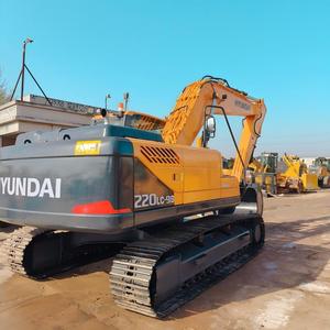 Excavadora de Ruedas Hyundai R220-9S: Potente Motor Cummins, Sistema Hidráulico Rexroth Preciso, Capacidad de 22 Toneladas. Evolución en Movimiento sobre el Terreno. - Product Image 3