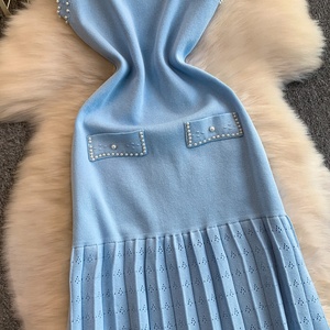 Elegante Abito Midi Senza Maniche da Donna in Maglia Plissettata con Drappeggio per Autunno e Inverno - Product Image 5