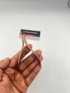 Coupe-cuticules et coupe-ongles en acier inoxydable, couleur or rose plasma, lame incurvée et tranchante, pour manucure et pédicure, coupe des ongles des orteils et des doigts, vente en gros - Product Image 4