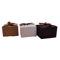 Boîte cadeau en papier kraft à fond carré sur mesure Vitrine de carte de pâtisserie de style occidental Arc de ruban Impression de revêtement UV Gelée de sushi