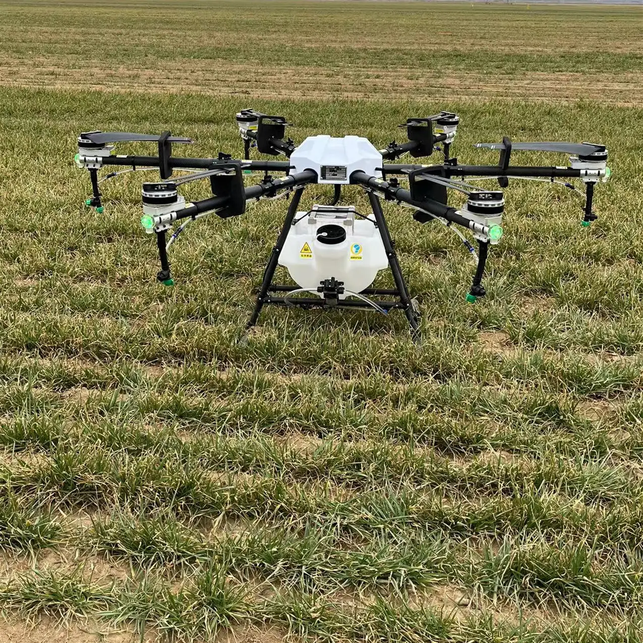 Pesawat besar dirancang untuk menyiram pestisida dengan harga drone