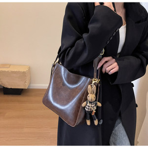High-end retro bucket bag for women new 2026 style wide <b>strap</b> <b>shoulder</b> bag/crossbody bag - Product Image 5