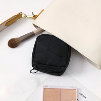 Pochette de maquillage professionnelle personnalisée noire matelassée, mini trousse à cosmétiques bouffante, étui de voyage avec fermeture éclair circulaire