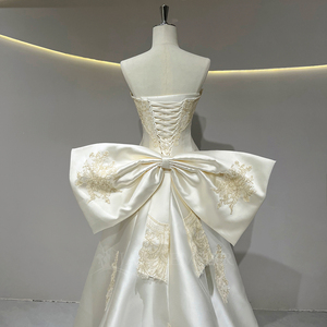 Robe de mariée formelle chic JFH51 en satin brodé avec dentelle, col bateau et nœud surdimensionné - Product Image 5