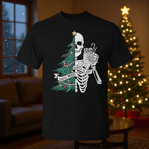 Camiseta con diseño de esqueleto navideño de Navidad, a la vez aterrador y festivo, con diseño de Papá Noel. - Product Image 3