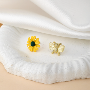 Boucles d'oreilles tendance abeille et petites marguerites, style fleurs fraîches peintes, pour femmes et jeunes filles - Product Image 2
