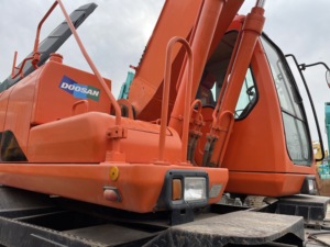 Pelle à roues d'occasion puissante de 21 tonnes Hitachi Zx210W pelle rotative d'occasion avec un rendement élevé et une économie d'énergie - Product Image 2