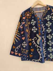 Veste en velours bleu marine brodée Suzani, style vintage floral bohème, faite à la main, veste en velours Suzani, cadeau pour elle - Product Image 3