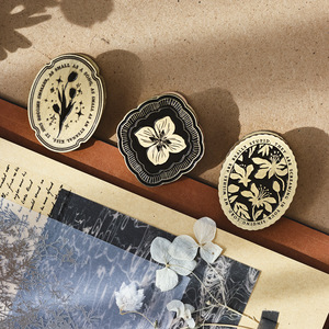 Clip Metálico Original Francés de la Colección Jardín de Monet con un Estilo Vintage Adorable - Product Image 3
