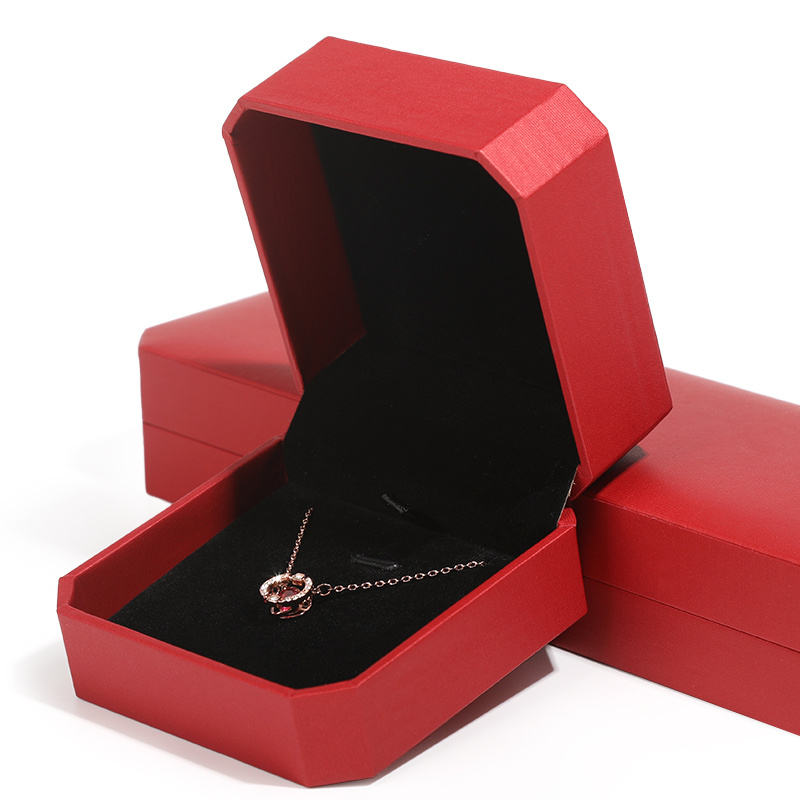 Boîte pendentif rouge