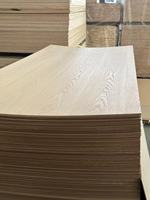 Panneau mural en bois MDF, prix de gros d'usine, 4 mm/8 mm/16 mm/18 mm, revêtement mélaminé brillant UV, E0, décoration intérieure