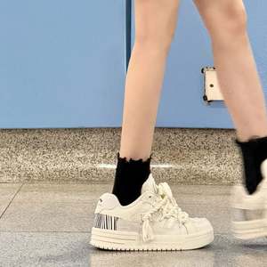 Chaussures de marche décontractées en denim légères et antidérapantes pour hommes, à semelle épaisse et lacets, avec semelle extérieure en caoutchouc, toutes saisons - Product Image 2