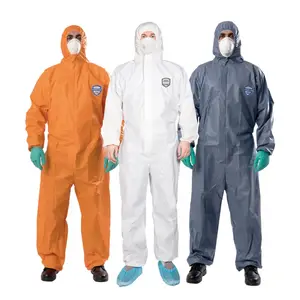 Jenis 5/6 setelan sekali pakai Coverall PPE Set pelindung PP mikropori nontenun Coverall medis tahan air sekali pakai