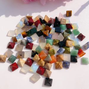 50 piezas 1 bolsa Mini forma de pirámide de cristal Natural variedades surtidas para decoración del hogar regalo DIY/<span class=keywords><strong>luna</strong></span> - Product Image 4