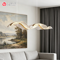 Lustre suspendu en acrylique LED moderne de luxe personnalisé pour la décoration de la salle de séjour de l'hôtel