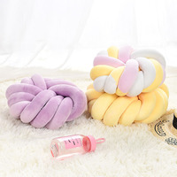Factory Wholesale New Design 3 Stränge Hand gestricktes weiches Kissen Round Nap Knot Ball Fresh Throw Pillows