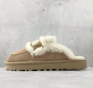 Pantoufles de luxe personnalisées pour femmes, collection Hiver 2025, avec logo, style <span class=keywords><strong>Ugg</strong></span>, fabriquées avec des matériaux de haute qualité, chaudes, à semelle épaisse et antidérapantes - Product Image 4