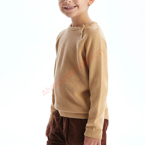 Pull pour enfants de qualité supérieure extensible de qualité durable, parfait pour les activités sportives en plein air et les rassemblements familiaux. - Product Image 4