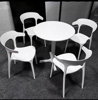 Table carrée en métal pour restaurant extérieur, table de salle à manger pour villa, cour, patio, jardin, et ensemble de chaises en plastique PP
