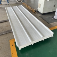 Panneau de toiture en polyuréthane à profil double nervuré avec feuille d'aluminium simple face