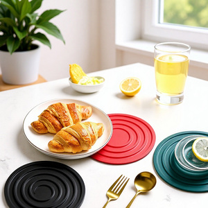 Sous-plat minimaliste <span class=keywords><strong>en</strong></span> silicone pour plats chauds |   Résistant à <span class=keywords><strong>la</strong></span> chaleur 480 ° Tapis de protection antidérapant pour casseroles avec un design moderne à anneaux concentriques - Product Image 4