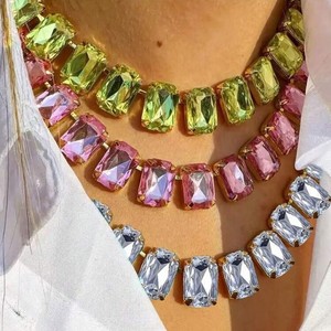 Cadena de clavícula de cristal cuadrado de lujo para mujer, gargantilla geométrica delicada con diamantes de imitación, collar versátil para uso diario y fiestas. - Product Image 1