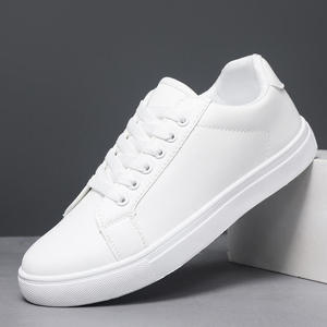 Chaussures de sport en cuir décontractées et simples pour hommes, blanches et noires, style running, skateboarding et marche. - Product Image 1