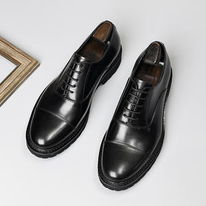 Chaussures habillées carrées pour hommes en cuir brocart gravé, faites à la main, haut de gamme, respirantes, antidérapantes, pour mariages et événements formels - Product Image 2