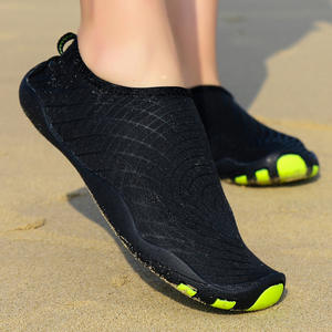 Zapatos para caminar en el agua para hombres y mujeres, zapatos de playa para actividades acuáticas, zapatos para buceo descalzo y esquí acuático, natación, fitness - Product Image 1