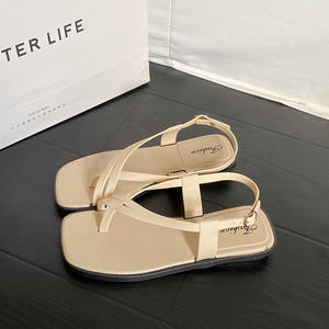 Pantoufles en daim doux haut de gamme, adaptées à une utilisation intérieure et extérieure, confort hivernal, pantoufles en fourrure pour femmes avec fonction antidérapante - Product Image 4