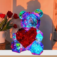 Lampe de table LED 30CM Ours en peluche lumineux 2026 avec film holographique coloré pour animaux de compagnie, décoration de fête d'anniversaire, ours en peluche qui embrasse un cœur, boîte cadeau