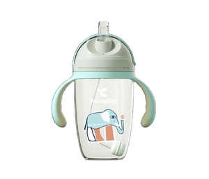 Biberón de alimentación de bebé con patrón de dibujos animados de PP y silicona portátil 2024 con asas cómodas para niños pequeños 300ml de flujo lento - Product Image 1