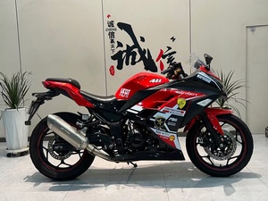Moto d'occasion avec moteur de 400 cm³, dynamique et puissante. - Product Image 6
