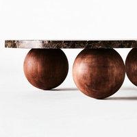 Salon de luxe déco poussiéreuse ronde Emperador marbre canapé Table en bois de hêtre base boule plateau en pierre naturelle table basse faite à la main