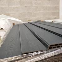 Panneaux de clôture de jardin en WPC avec cadre noir moderne |   Système de clôture composite horizontale pour jardin de villa, cour et enclos extérieur