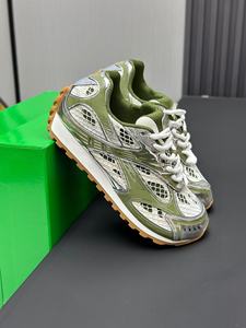 Zapatillas de diseñador de alta gama, zapatillas deportivas casuales de caña baja, zapatillas deportivas retro plateadas, estilo de caminar a la moda, lujosas - Product Image 2