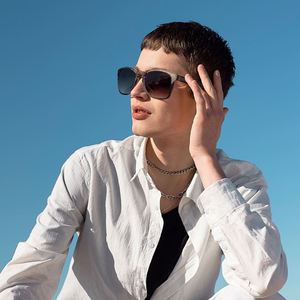 Lunettes de soleil polarisées TAC de style sportif avec monture carrée en TR90 noir mat, logo personnalisé, lunettes de conduite pour hommes, couleur personnalisée - Product Image 4