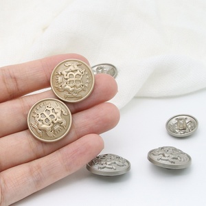 เสื้อแจ็คเก็ตผู้ชายทันสมัยและทนทาน กระดุมโลหะ กระดุมเย็บผ้าทรงกลมทำจากโลหะผสมสังกะสี พร้อมเทคนิคการชุบเคลือบ - Product Image 4